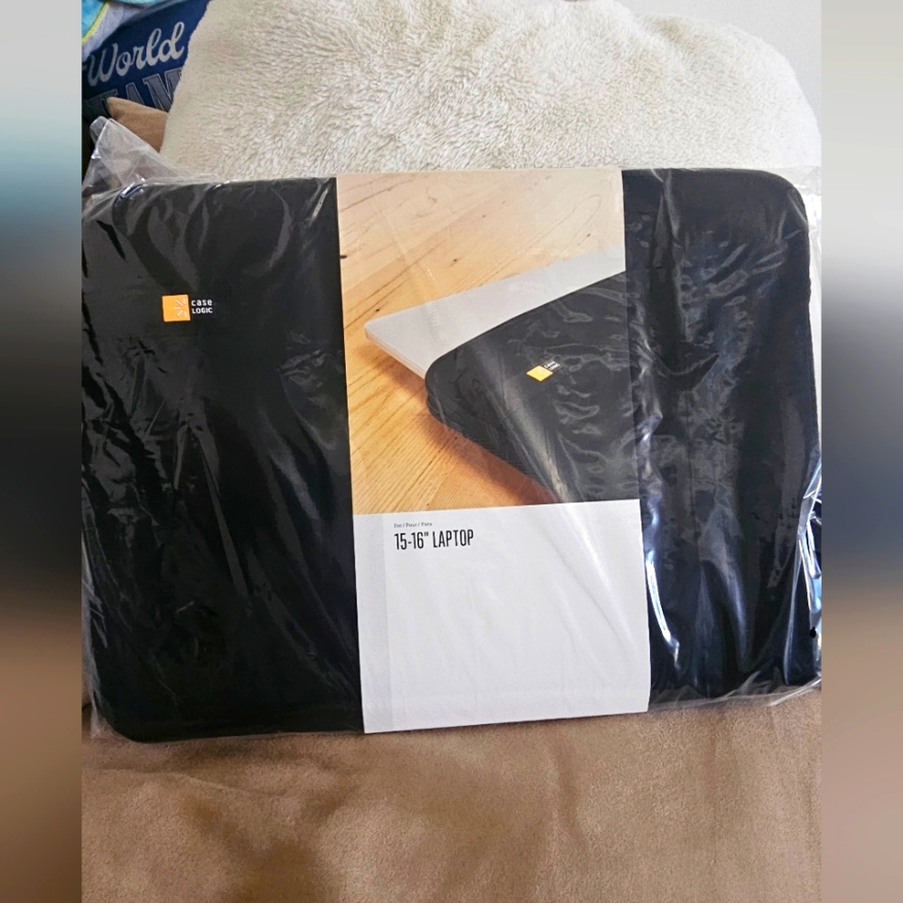 Case Logic LAPS-116 Carrying Case Sleeve for 15" to 16" Notebook Black